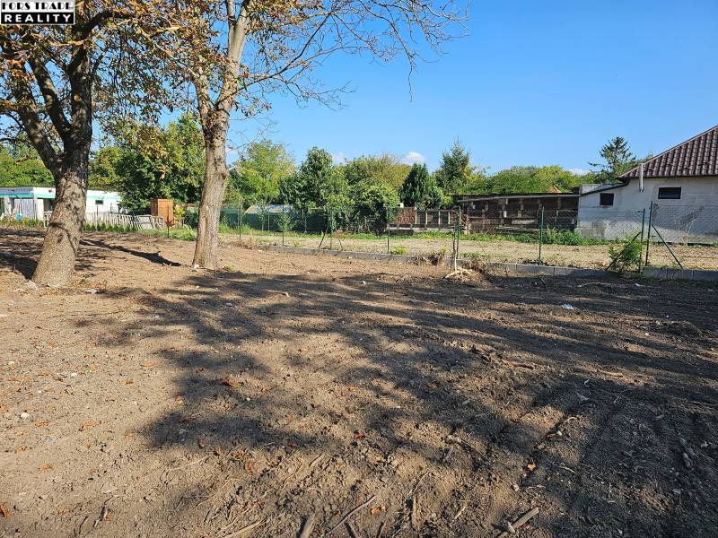 Predáme stavebný pozemok v obci Kajal - 3004m2 - vhodné na 5RD - Záhrada na ulici Stará v Kajali, ideálna na pozemok - bývanie.