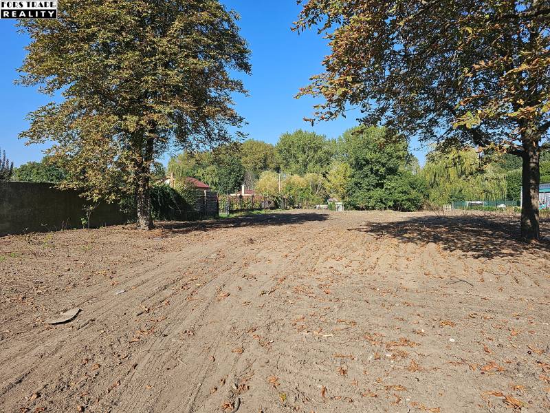 Predáme stavebný pozemok v obci Kajal - 3004m2 - vhodné na 5RD - Pozemky - bývanie na Starej v Kajali, obklopené stromami a prírodou.