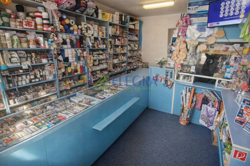 Obchodný priestor na predaj – 21 m², sídlisko Nad Jazerom - Predajňa galantérie s pestrým výberom potrieb pre kreatívnu tvorbu a remeslá.