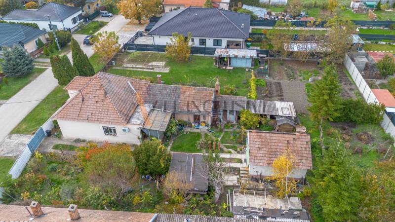 NA PREDAJ 4 IZBOVÝ RD S VEĽKÝM POZEMKOM,VEĽKÉ DVORNÍKY - Rodinný dom vo Veľkých Dvorníkoch s rozľahlou záhradou a okolitou zeleňou.