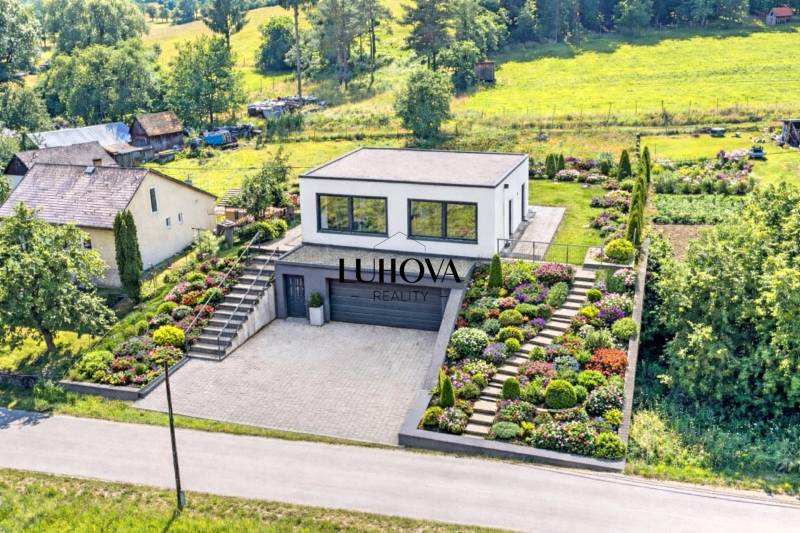 ĎURĎOVÉ_pozemok na výstavbu RD - Dvojpodlažná stavba s upravenou záhradou na pozemkoch - bývanie v Ďurďovom, Považská Bystrica.