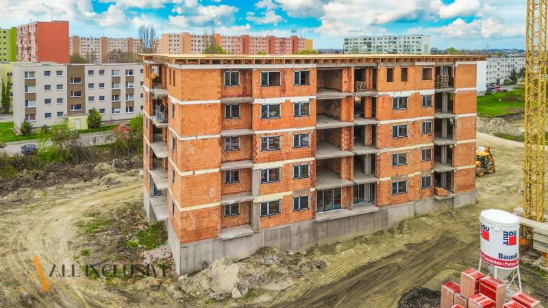 NA PREDAJ 3 IZBOVÉ BYTY DUNAJSKÁ STREDA - Bytová výstavba na ulici Júliusa Lőrincza pri výstavbe, 2-izbový byt v rozostavanom bytovom dome.