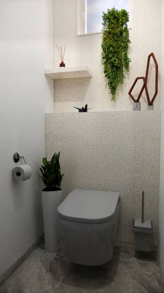 NA PREDAJ 3-IZBOVÝ RD (ČASŤ DVOJDOMU), ZEMIANSKA OLČA - Toaleta v rodinnom dome s rastlinami, dekoračnými prvkami a obkladom stien.