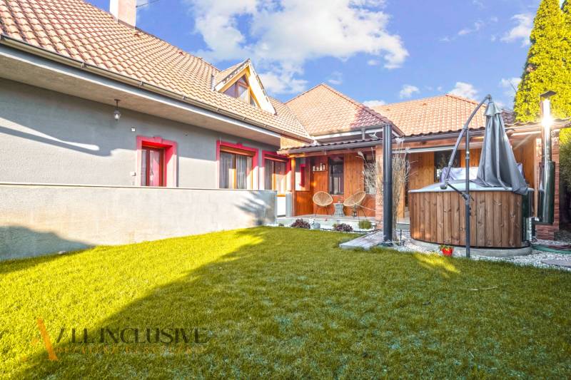 NA PREDAJ 6-IZBOVÝ POSCH. RODINNÝ DOM, HORNÉ SALIBY - Rodinný dom na ulici Horné Saliby v Galante s terasou a záhradou.