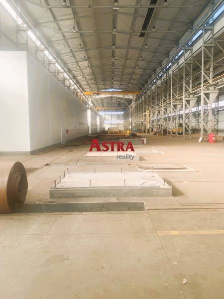 NA PRENÁJOM VÝROBNA A SKLADOVÁ HALA 6544 m², DOBŠINÁ - Výrobné priestory s vysokým stropom a kovovou konštrukciou, Dobšiná.