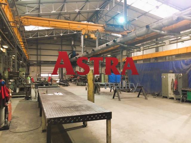 VÝROBNÁ A SKLADOVÁ HALA S PLOCHOU 2 700 m2, SPIŠSKÁ NOVÁ VES - Kovospracujúce výrobné priestory s priemyselnými zariadeniami a zdvihákmi v Spišskej Novej Vsi.