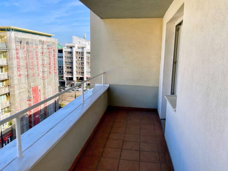 I Predaj Investičného 1-izbového bytu s veľkorysou loggiou  - Balkón 1-izbového bytu na Krížnej ulici v Bratislava - Staré Mesto.