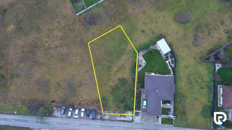 Stavebný pozemok 946m2 pre Rodinný dom | Mierovo - Pozemok pre bývanie v Mierove na Mierovej ulici vedľa rodinného domu.