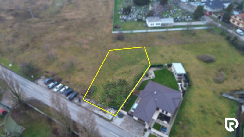 Stavebný pozemok 946m2 pre Rodinný dom | Mierovo - Pozemok na bývanie v Mierove, pri Mierovej ulici, s vyznačenými hranicami parcely.