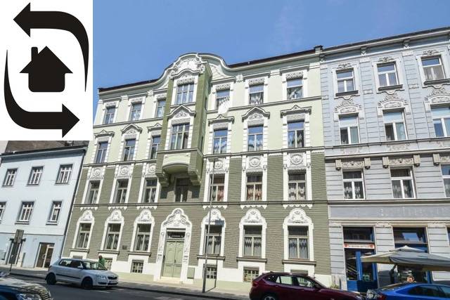 4 Izbový byt na Medenej ulici na prenájom - Historická budova na ulici Medená v Bratislave - Starom Meste, fasáda zdobená ornamentami.