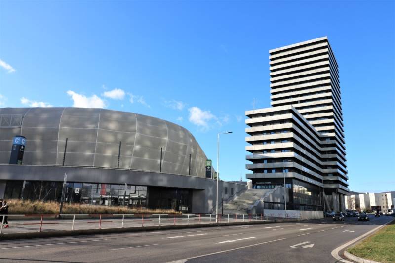 I PRENÁJOM - Nový moderný 2-izb. byt, TEHELNÉ POLE, Bajkalská - Budova na ulici Bajkalská, blízko športovej arény, vhodná pre 2-izbový byt.