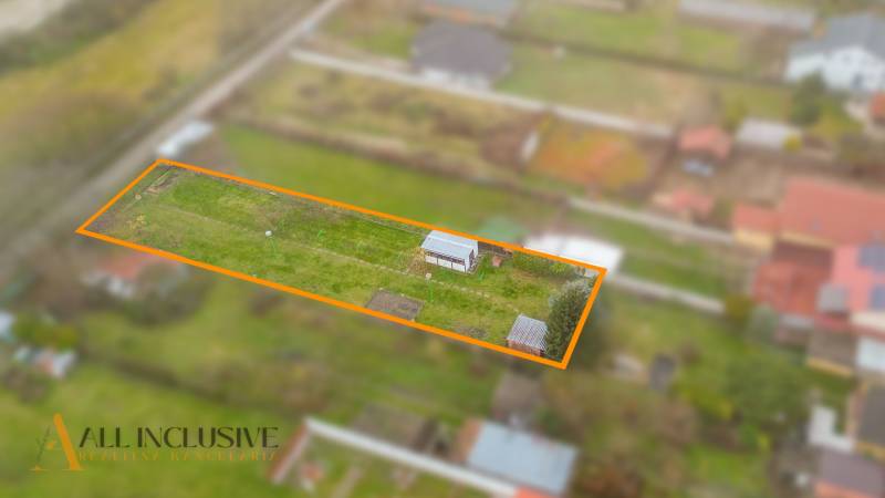 NA PREDAJ STAVEBNÝ POZEMOK (1046 m²), VEĽKÝ MEDER - Pozemky na bývanie vo Veľkom Mederi so záhradou a malými stavbami.