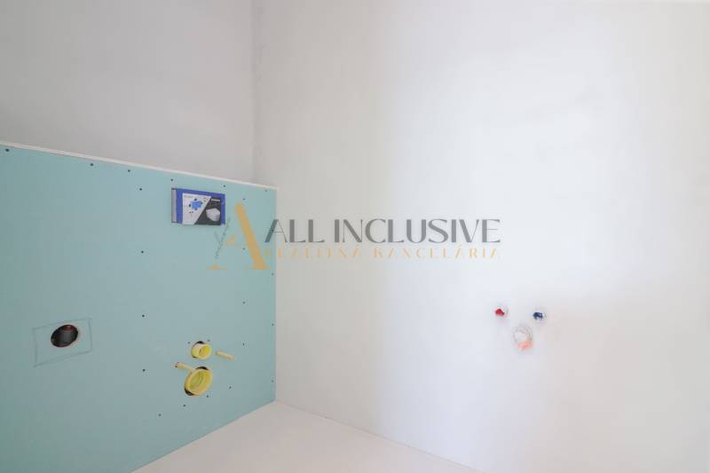 NA PREDAJ 4 IZBOVÝ RODINNÝ DOM-NOVOSTAVBA, KRÁĽOV BROD - Príprava pre inštaláciu zariadení v kúpeľni, rozvody pre rodinný dom.