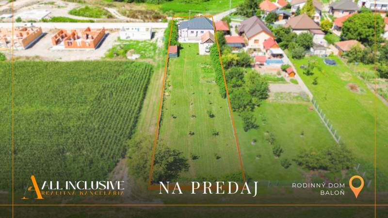 REZERVOVANÉ 3-IZBOVÝ RODINNÝ DOM V OBCI BALOŇ - Rodinný dom v Baloňi obklopený rozsiahlym trávnatým pozemkom a záhradou.