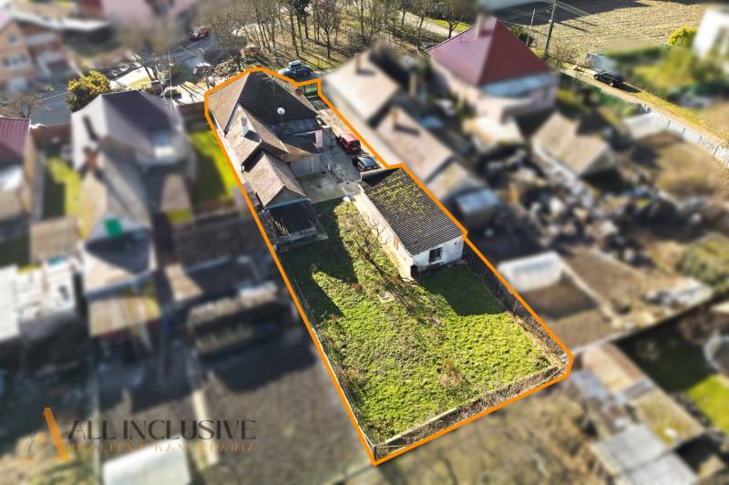 Na predaj 3-izb.rod.dom s dvojgarážou,Vojka nad Dunajom - Rodinný dom vo Vojke nad Dunajom s rozsiahlym pozemkom a prístupovou cestou.