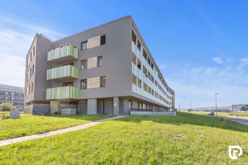 | Krásny a moderný 2-izbový byt | 51,50m² | - Bytový dom na Kunovskej ulici v Bratislave - Záhorskej Bystrici s balkónmi.