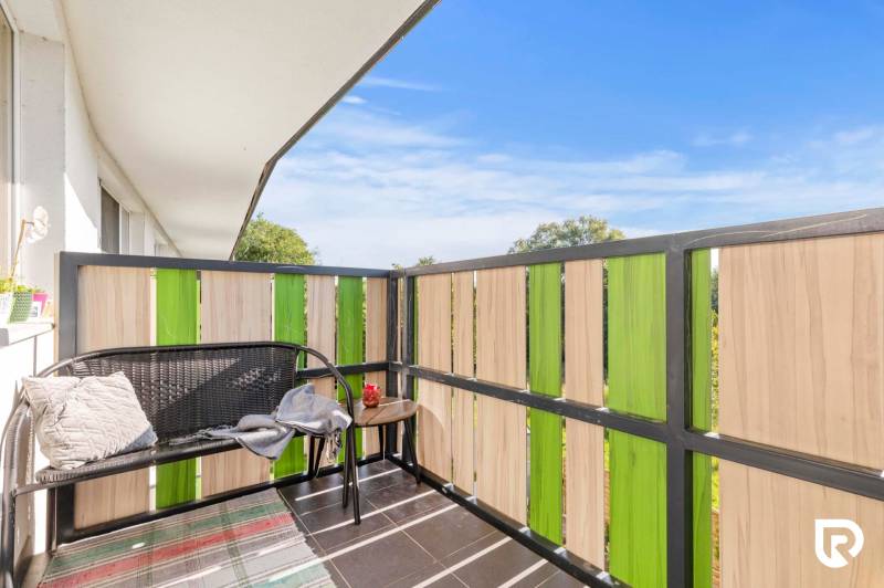 | Krásny a moderný 2-izbový byt | 51,50m² | - Balkón 2-izbového bytu na Kunovskej ulici v Bratislave - Záhorskej Bystrici.