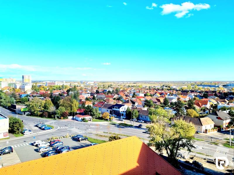 Posledný investičný krásny 2-izbový byt | 55 m² | RÍNOK RAČA - Výhľad na mestskú časť v Bratislave - Rači, ulica Františka Kubu, 2-izbový byt.