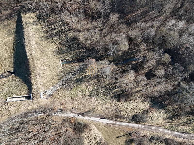 Predaj , slnečné pozemky nad Krupinou , Tepličky - Letecký pohľad na lúky a lesy v okolí Krupiny vhodné pre pozemky - bývanie.