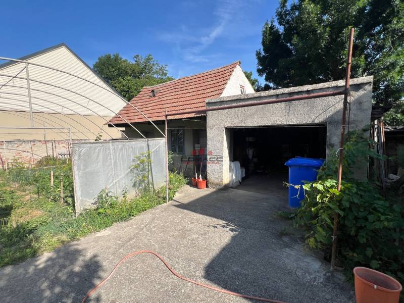 RD Drahovce ZĽAVA !!! - Rodinný dom v Drahovciach na ulici Drahovce s prístreškom a záhradou.