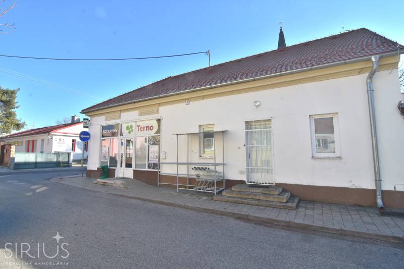 LIMBACH, 176 m2 –  kompletne zrekonštruovaný 5-i rodinný dom - Potraviny Terno na ulici Limbach, vedľa rodinného domu s obchodom a parkovaním.