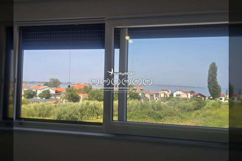 VRSI/ZUKVE - vila s bazénom - Výhľad z Vily na Zukve v Vrsi ponúka pohľad na strechy a pobrežie.