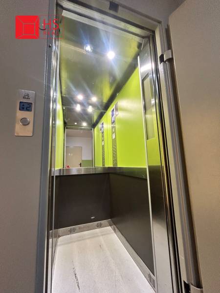 Predaj 3 izb. bytu s balkónom v NZ - Otvorený výťah s osvetlením vo vnútornom priestore v 3-izbovom byte.