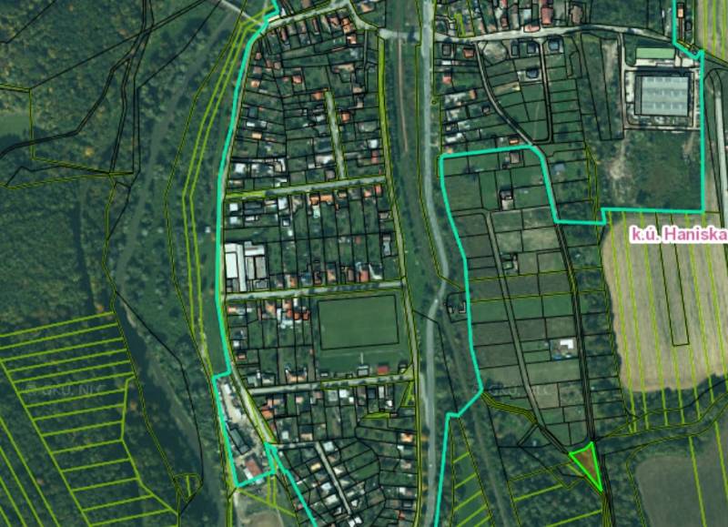 NA PREDAJ STAVEBNÝ POZEMOK  V DOSAHU MHD PREŠOV - HANISKA - Letecký pohľad na parceláciu pozemkov pre bývanie v obci Haniska.