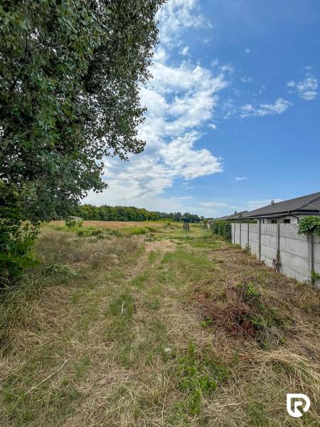 Stavebný pozemok pre RD | všetky podklady | 528 m² |Bernolákovo - Pozemok na bývanie v Bernolákove na Poľnej, obklopený prírodou a zástavbou.