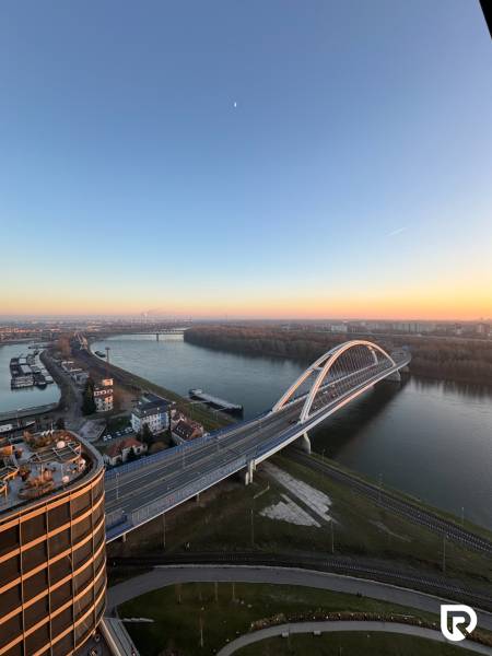 | E2Tower | 20.poschodie | 2i byt | panoramatický výhľad |  - Most cez Dunaj v Bratislave, výhľad z Pribinovej na západ slnka.