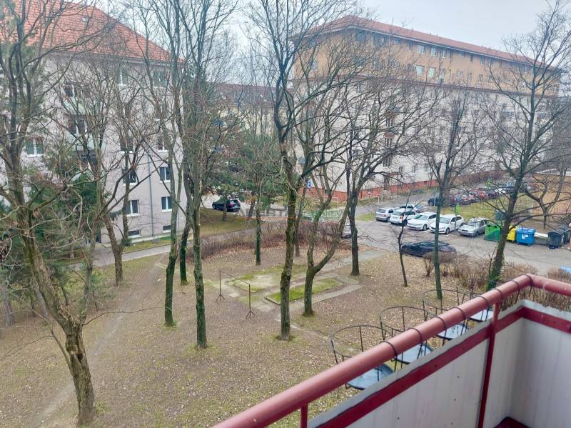 Vkusný, moderný 2 izb, klíma, 870 s ener., Sibírska ul./Nové Mesto - Pohľad z balkóna 2-izbového bytu na Sibírskej ulici v Bratislave - Novom Meste.