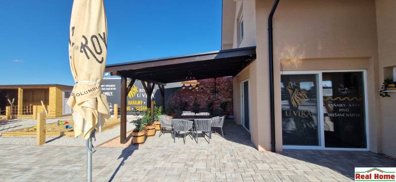 Prenájom kaviarne  v obci Nová Dedinka pri Senci - V Nová Dedinka sú vonkajšie gastro priestory s terasou, markízou a detským ihriskom.