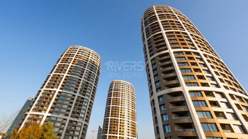 Elegantný byt na mieru s panorámou hradu  - Výškové budovy s oblými tvarmi na ulici Čulenova v Bratislave, Staré Mesto.