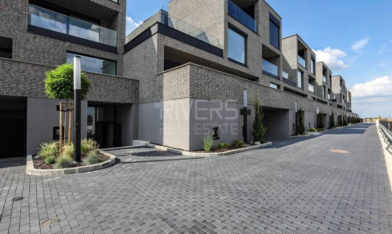 RIVERS I Prémiový 4-izbový byt s panoramatickým výhľadom na mesto - Radová zástavba na ulici Na Roličkách v Bratislave - Novom Meste, 4-izbový byt.