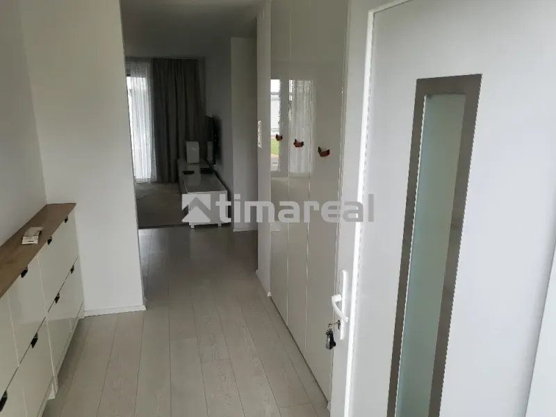 Rodinný dom v obľúbenej lokalite Biely Kostol – 4 izbový - chodba.webp