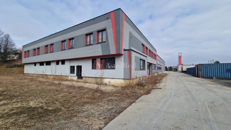 Prenájom HALA - SKLADOVÉ PRIESTORY - POPRAD od 2500 m2 - 5000 m2 - Priemyselná budova na Východnej ulici v Poprade so skladmi a halami.