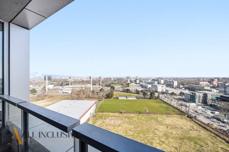 Na predaj luxusný 2-izb. byt s loggiou v Bratislave  - Výhľad z 2-izbového bytu na Bajkalskej ulici v Bratislave - Novom Meste.