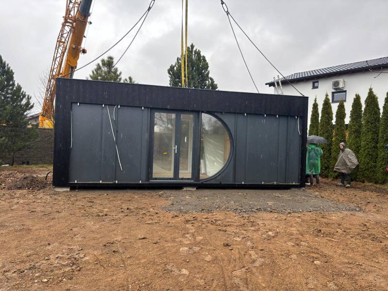 I Predaj Ecocapsule – autonómne ekologické bývanie - Prepravný kontajnerový dom umiestnený na pozemku zvláštnych nehnuteľností v Bratislave.