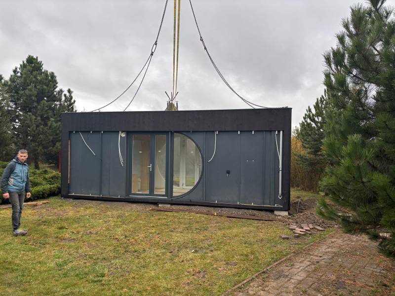 I Predaj Ecocapsule – autonómne ekologické bývanie - Kontajnerová budova vo Zvláštnych nehnuteľnostiach v Bratislave uprostred zelene.
