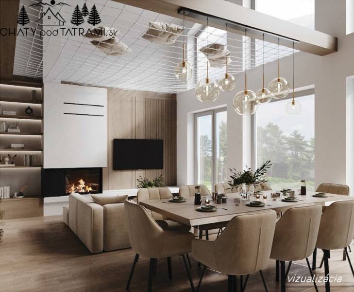 Únik z mesta, kde sa moderná architektúra stretáva s divokou prírodou? - Interiér chaty s jedálenským stolom, krbom a podlahou s dreveným dekorom, osvetlený lustrami.