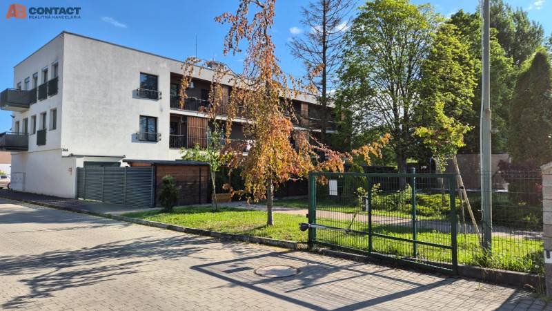 Moderná garsónka v obľúbenej Rezidencii Tematínska - Piešťany - Na ulici Bodona sa nachádza budova so zeleňou, vhodná ako garsónka.