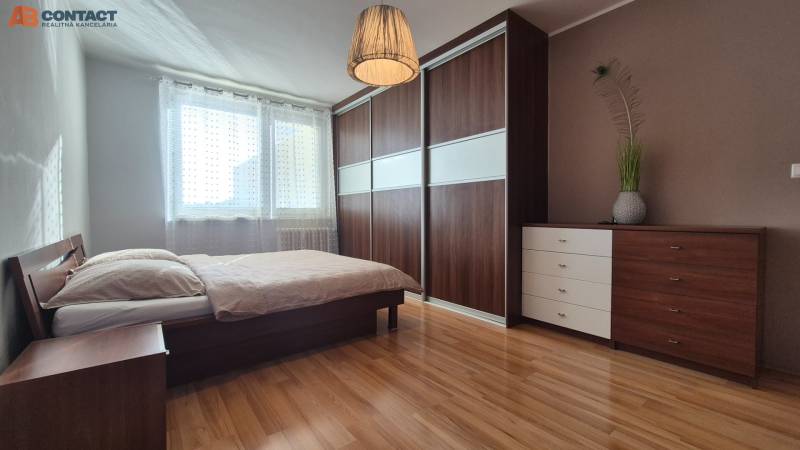 Zariadený 2-izbový byt 64 m² s 6 m² loggiou na sídlisku 