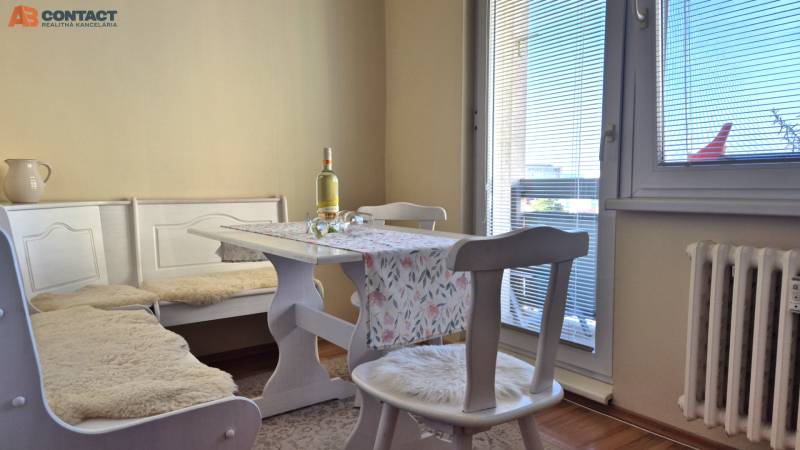 Zariadený 2-izbový byt 64 m² s 6 m² loggiou na sídlisku 