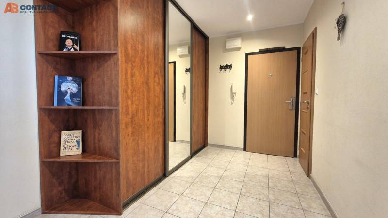 Zariadený 2-izbový byt 64 m² s 6 m² loggiou na sídlisku 
