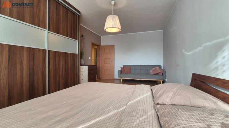 Zariadený 2-izbový byt 64 m² s 6 m² loggiou na sídlisku 