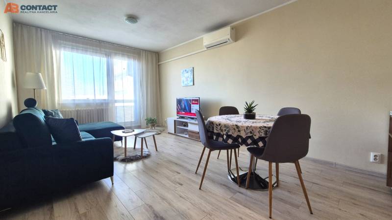 Zariadený 2-izbový byt 64 m² s 6 m² loggiou na sídlisku 