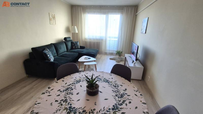 Zariadený 2-izbový byt 64 m² s 6 m² loggiou na sídlisku 