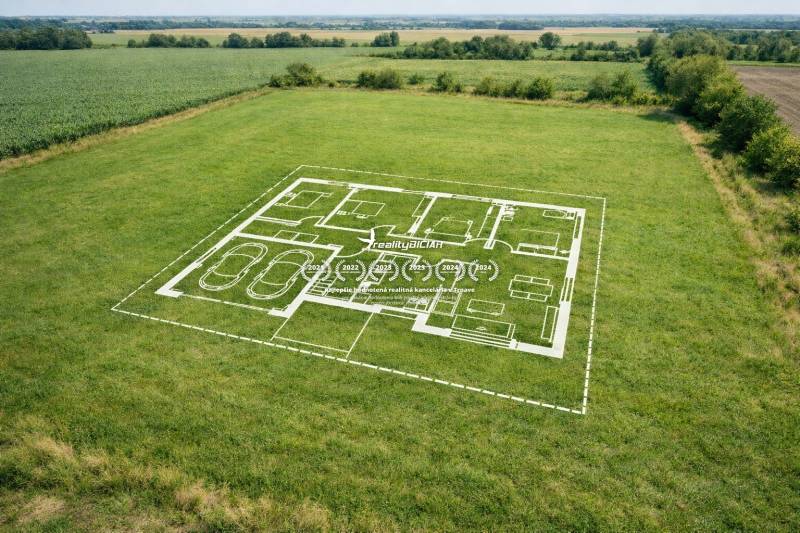 Lukratívny pozemok v obci Pavlice  - Pozemky - bývanie v Cíferi s nákresom domu, obklopené prírodou, ideálne pre nový začiatok.