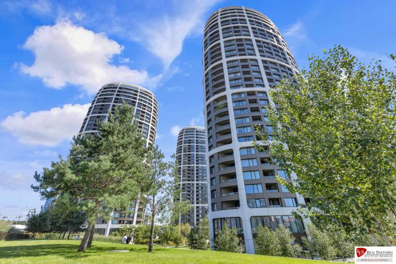 Predaj luxusný 2-izbový byt, 52 m2, Továrenská ul, SKY PARK - Výškové budovy obklopené zeleňou v Bratislave - Starom Meste na Továrenskej.