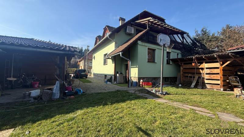 Moderný 5-izbový rodinný dom po kolaudácii 2025 | 2-generačné bývanie  - Rodinný dom v Lutile s dvorom, prístreškom a záhradou.